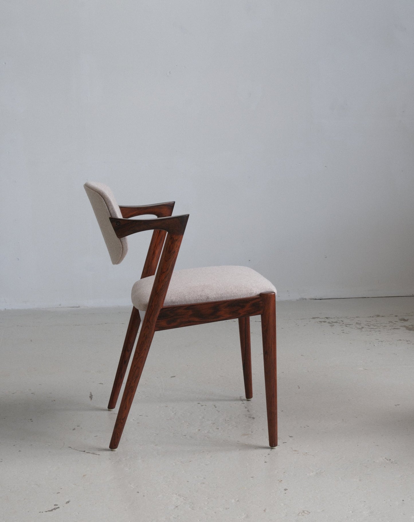 Zilli Japandi Eetkamerstoel – Minimalistisch & Tijdloos Design | Kinza Home