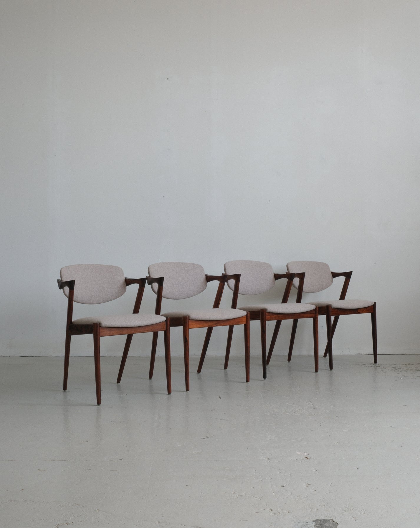 Zilli Japandi Eetkamerstoel – Minimalistisch & Tijdloos Design | Kinza Home