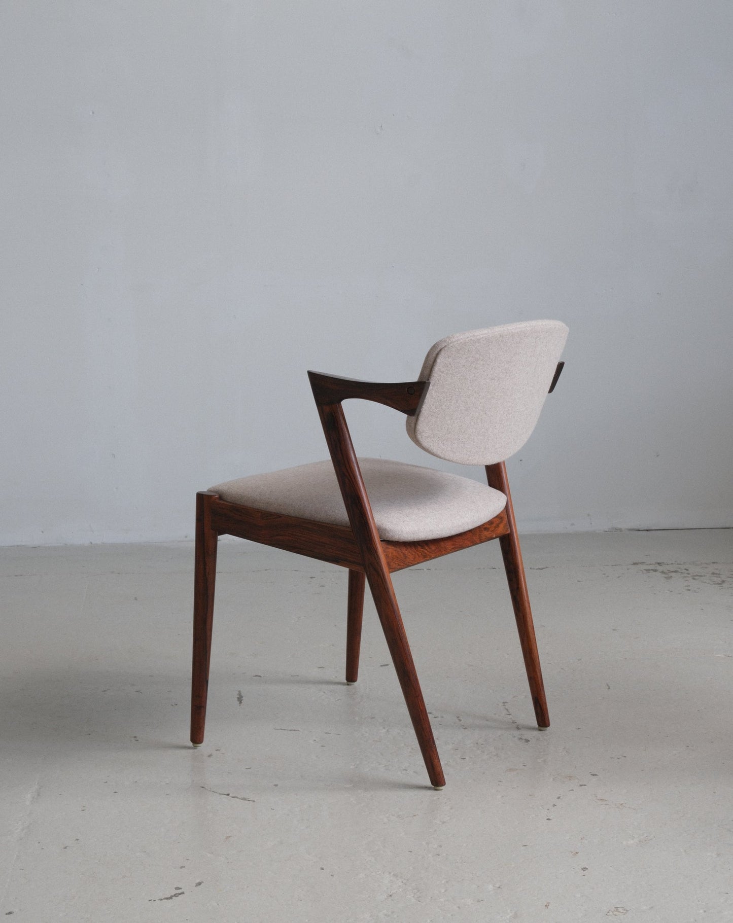 Zilli Japandi Eetkamerstoel – Minimalistisch & Tijdloos Design | Kinza Home